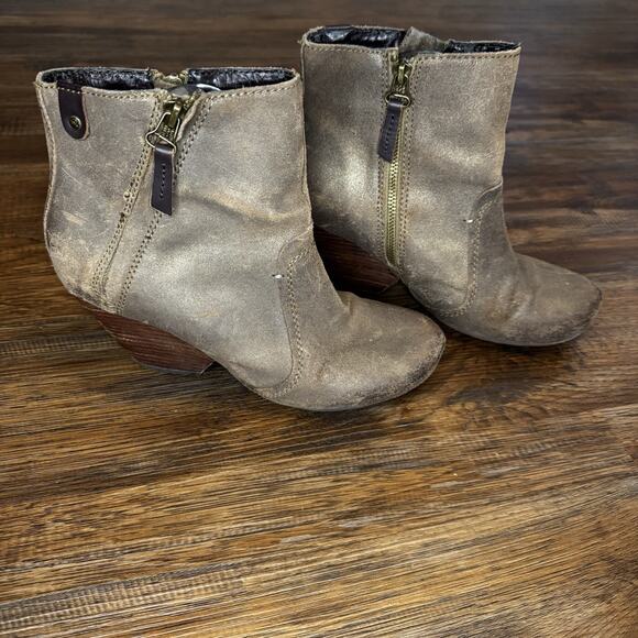 OTBT Ankle Wedge Booties Women’s 8 Distressed Leather Zip Ankle Boots - Picture 10 of 12